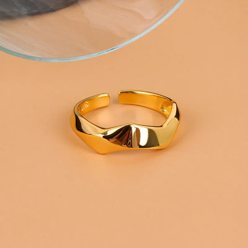 Curved Ring
